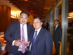 Dr. Johnny Hon with Mr. Wang Yuxiang, Vice Mayor of the city of Guiyang, capital of Guizhou province of the People’s Republic of China, in November 2016.